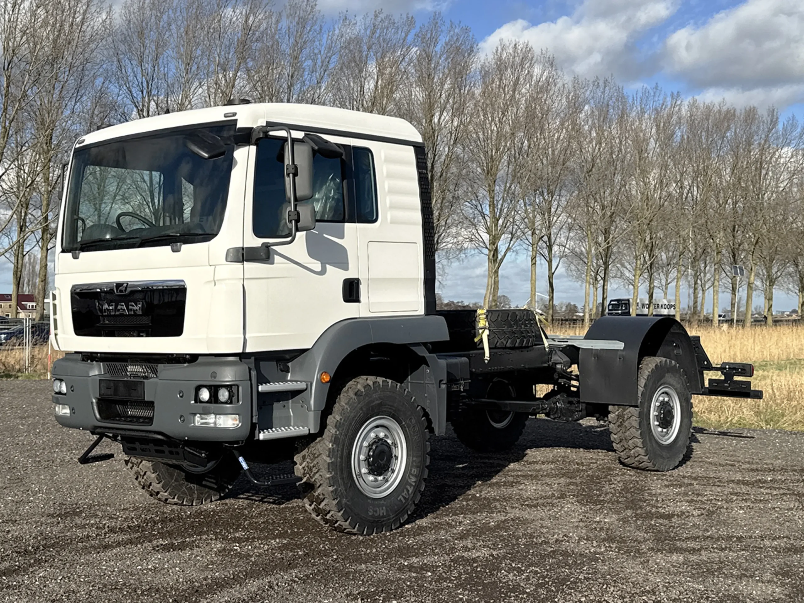 HOMBRE TGM 18.280 BB-CKD 4x4 Cabina de chasis