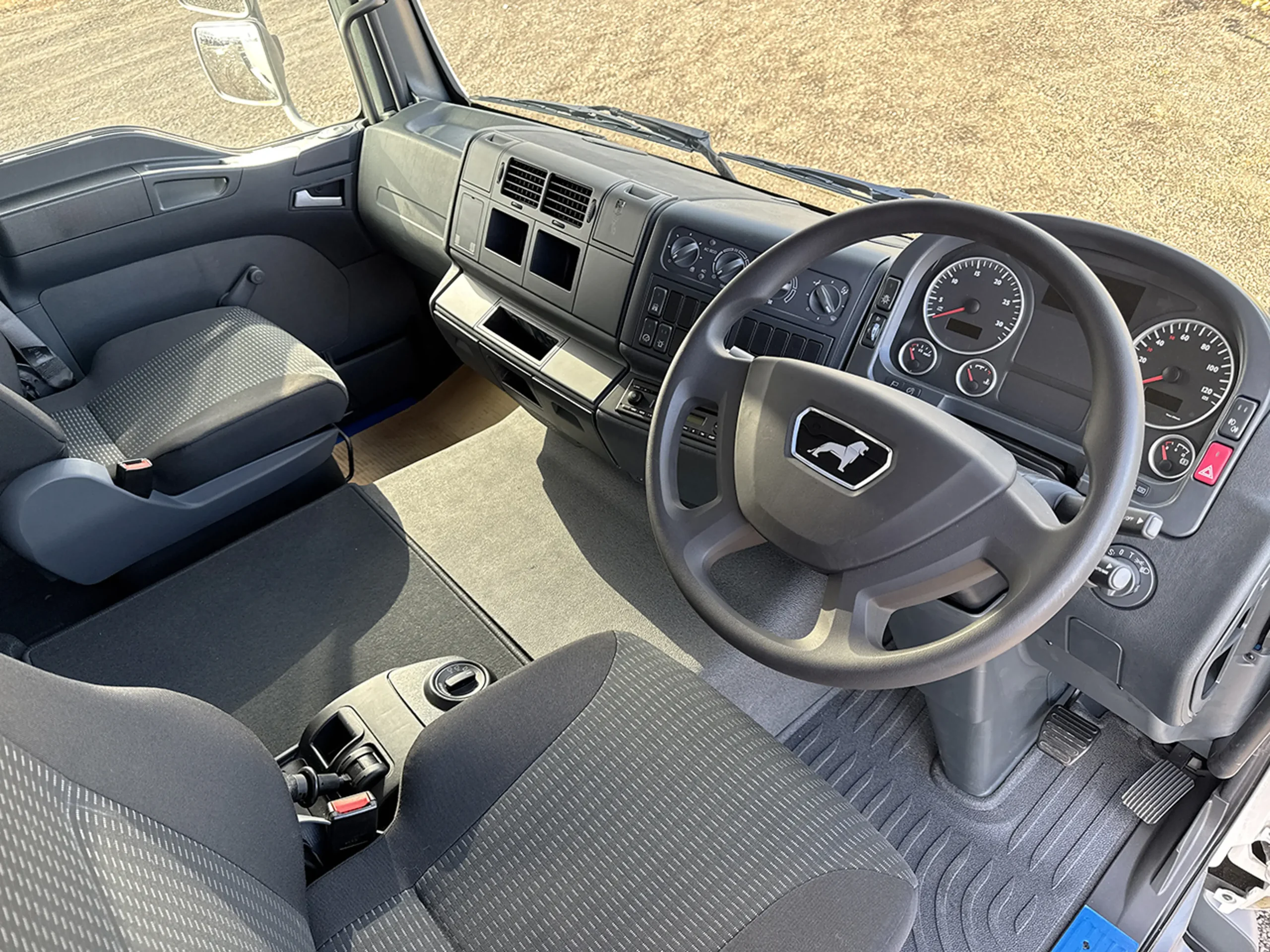 HOMBRE TGM 18.280 BB-CKD 4x4 Cabina de chasis – Image 4