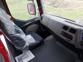 Renault Kerax 320 DXI 4x2 Chasis Cabina – Image 4